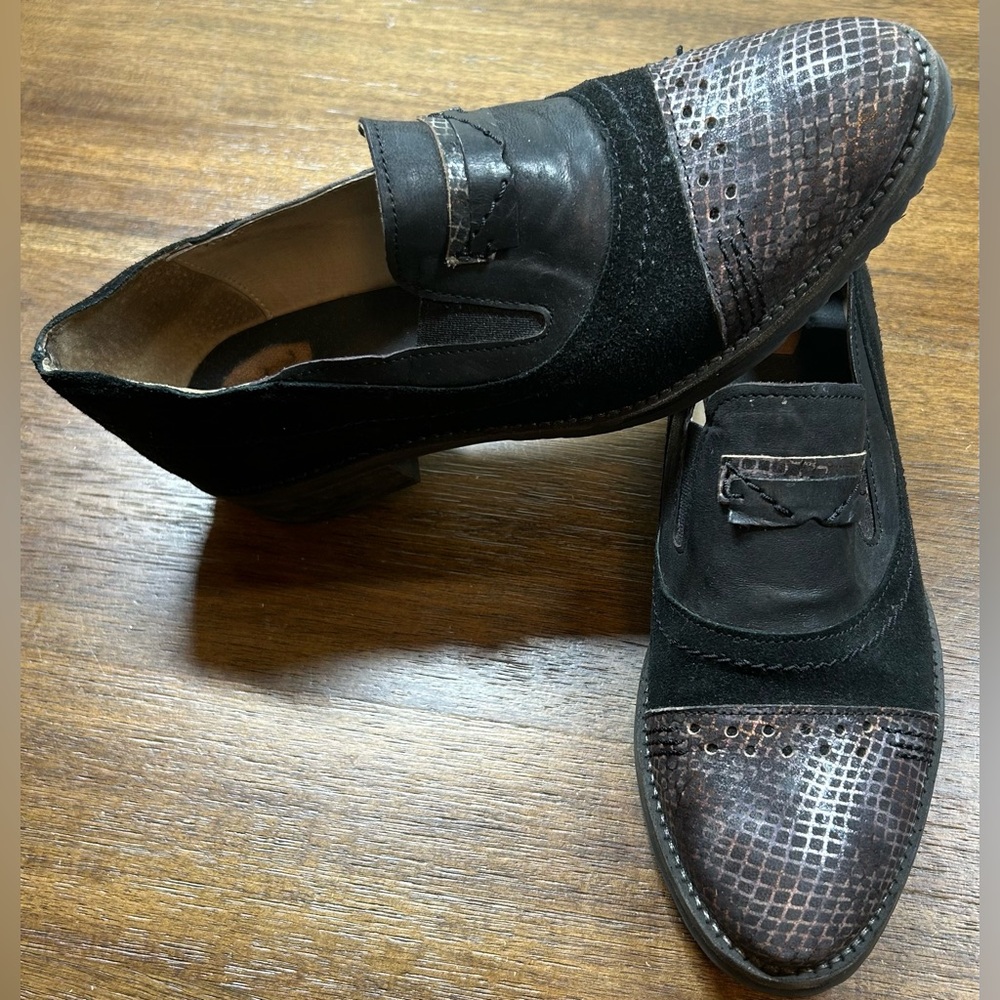 Casta Anthropologie Size 37 (6.5-7) Black W/Snake Skin Loafers